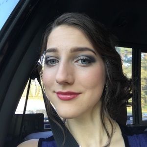 Meet your Posher, Charis